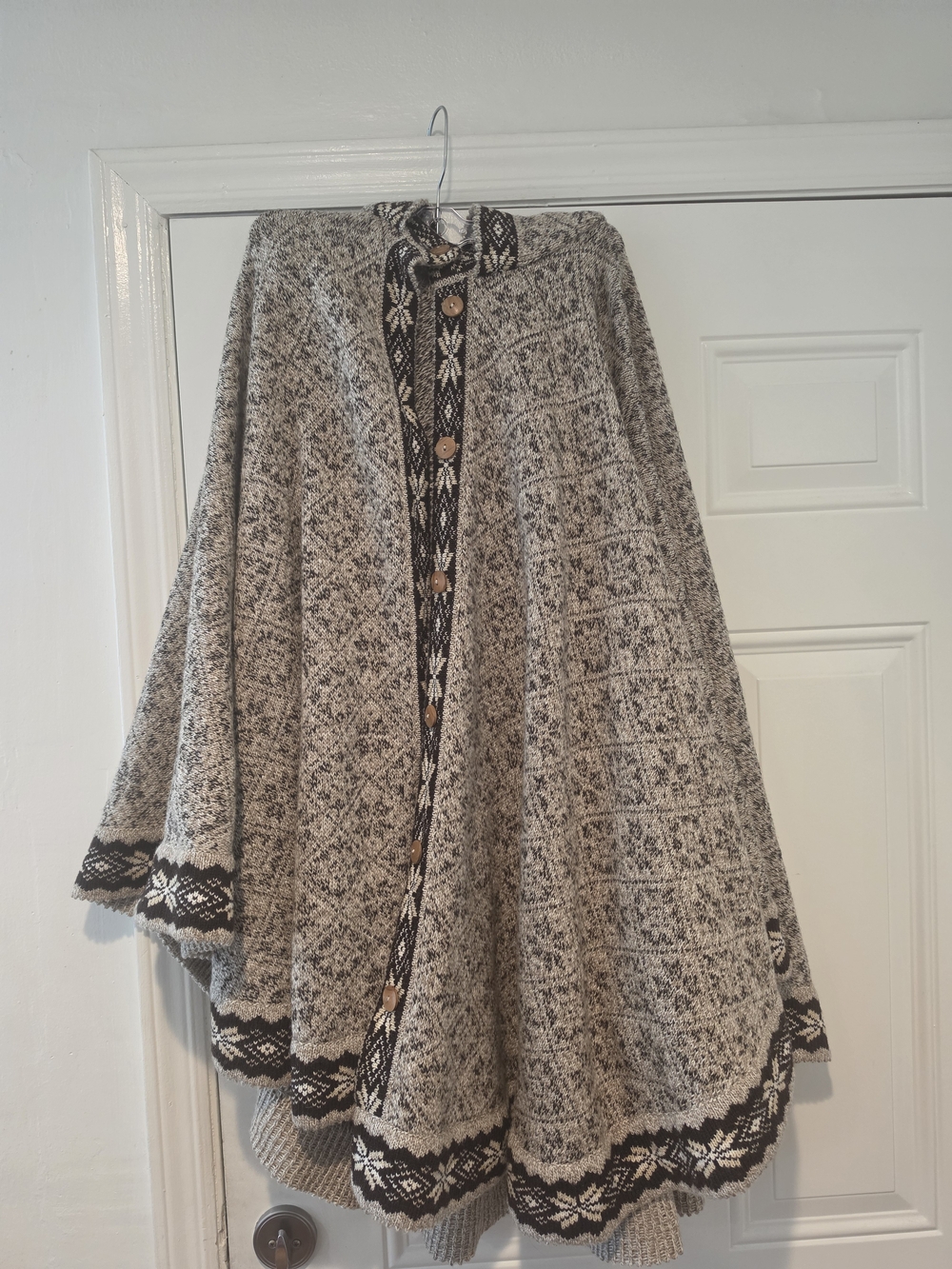 Longa Liisu Button-Front Knit Poncho  in Oatmeal and Black